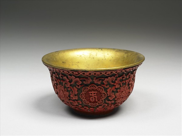 剔紅萬歲長春番蓮紋碗