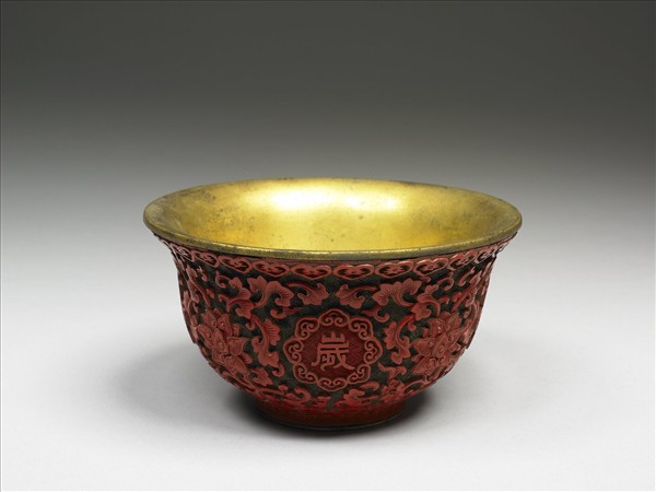 剔紅萬歲長春番蓮紋碗