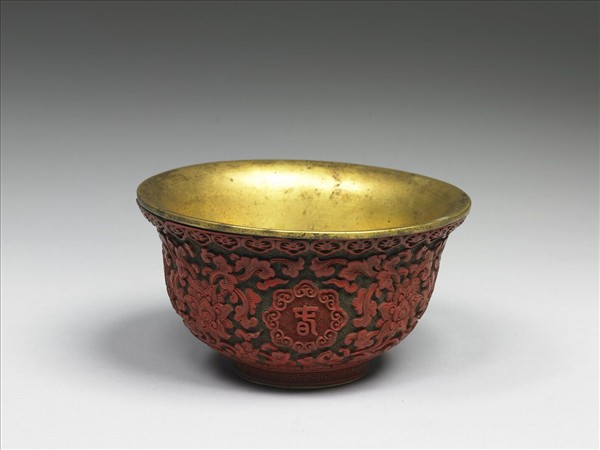 剔紅萬歲長春番蓮紋碗