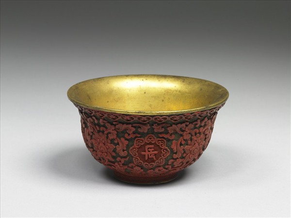 剔紅萬歲長春番蓮紋碗