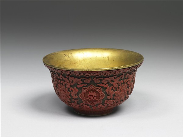 剔紅萬歲長春番蓮紋碗