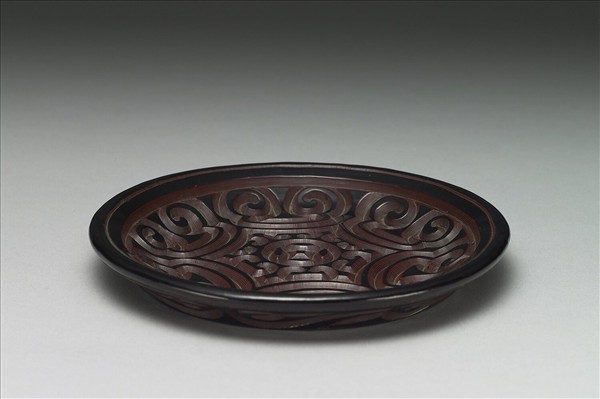 剔犀如意雲紋小圓盤