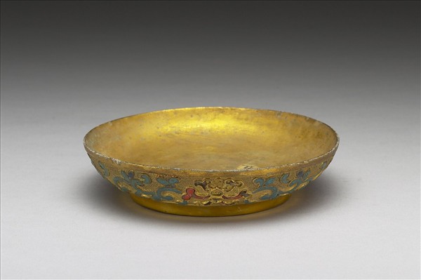 銅鍍金內填琺瑯嵌寶石盤