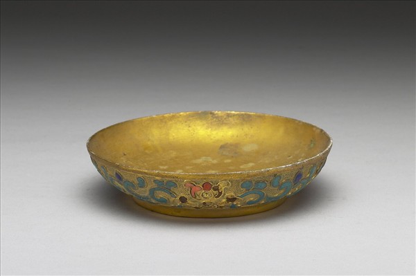 銅鍍金內填琺瑯嵌寶石盤