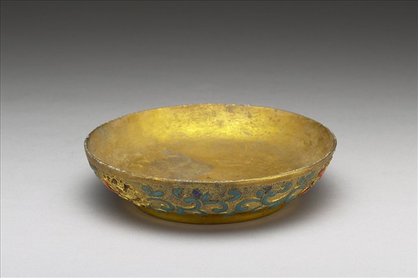 銅鍍金內填琺瑯嵌寶石盤