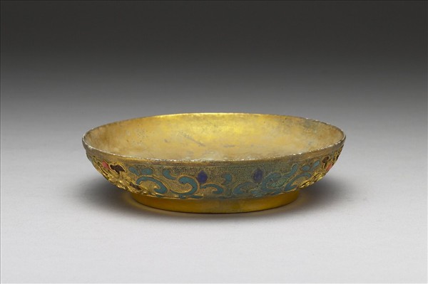 銅鍍金內填琺瑯嵌寶石盤