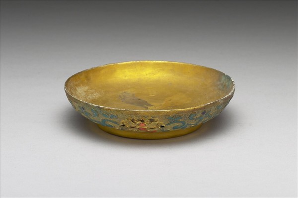 銅鍍金內填琺瑯嵌寶石盤