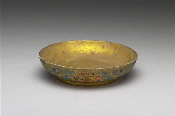 銅鍍金內填琺瑯嵌寶石盤