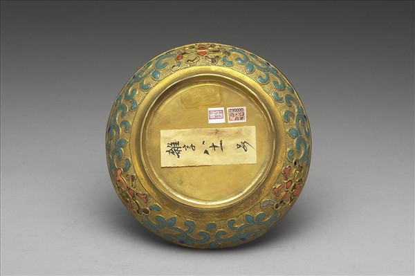 銅鍍金內填琺瑯嵌寶石盤