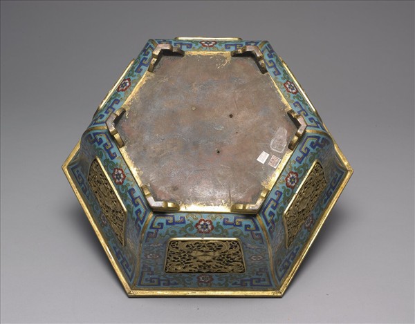 掐絲琺瑯六楞花盆