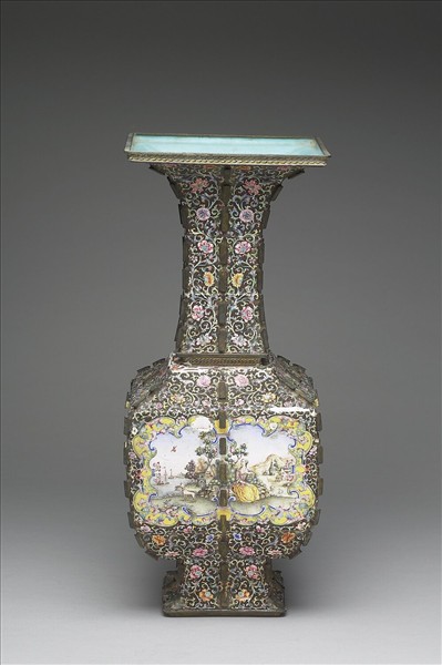 銅胎畫琺瑯帶戟方形瓶