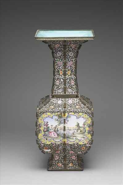 銅胎畫琺瑯帶戟方形瓶