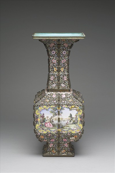 銅胎畫琺瑯帶戟方形瓶