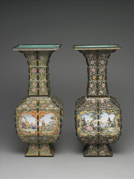 銅胎畫琺瑯帶戟方形瓶