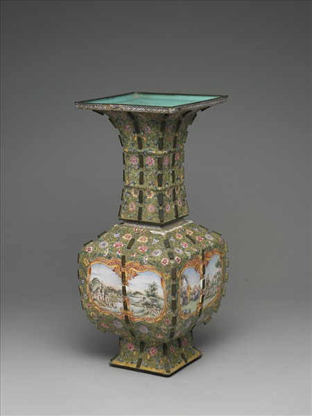 銅胎畫琺瑯帶戟方形瓶