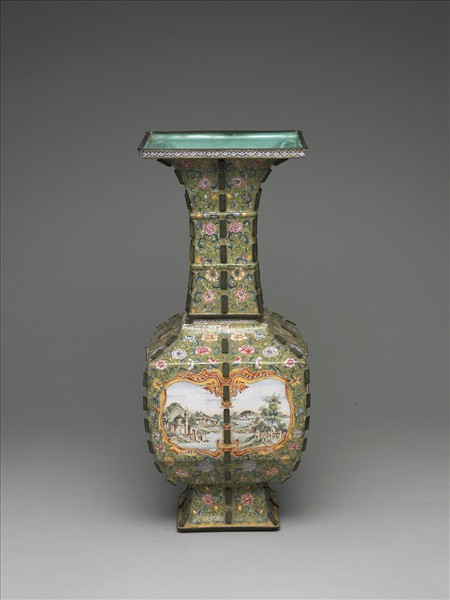 銅胎畫琺瑯帶戟方形瓶