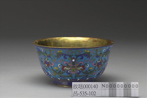 掐絲琺瑯番蓮紋碗