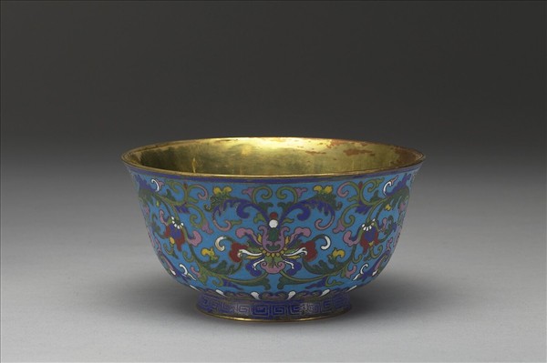 掐絲琺瑯番蓮紋碗