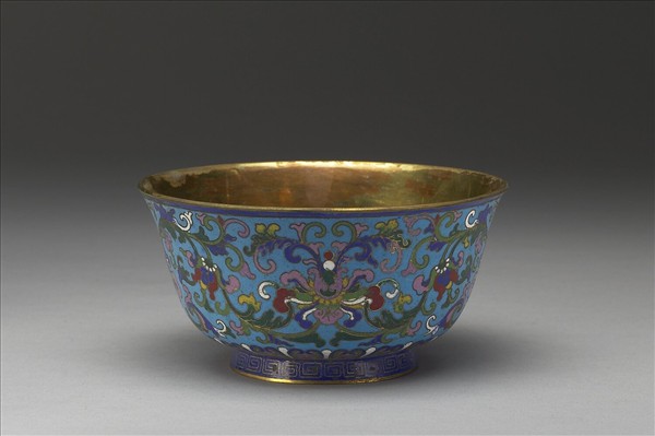 掐絲琺瑯番蓮紋碗