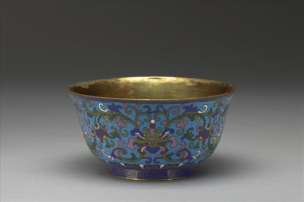 掐絲琺瑯番蓮紋碗