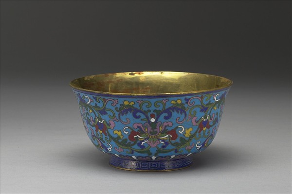 掐絲琺瑯番蓮紋碗