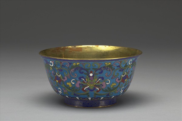 掐絲琺瑯番蓮紋碗