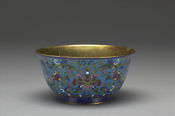 掐絲琺瑯番蓮紋碗