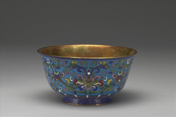 掐絲琺瑯番蓮紋碗
