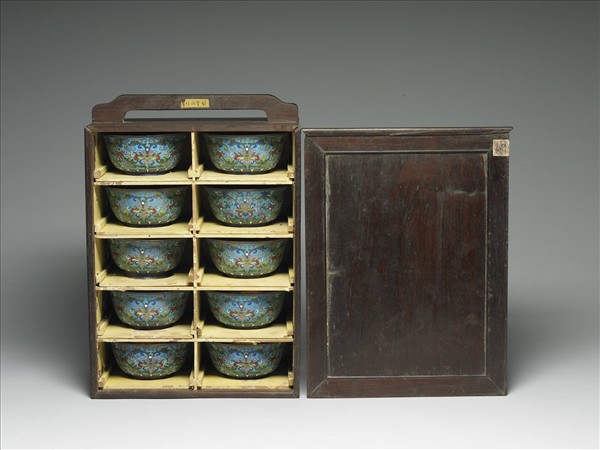 掐絲琺瑯番蓮紋碗