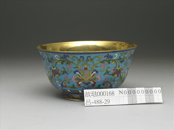 掐絲琺瑯番蓮紋碗