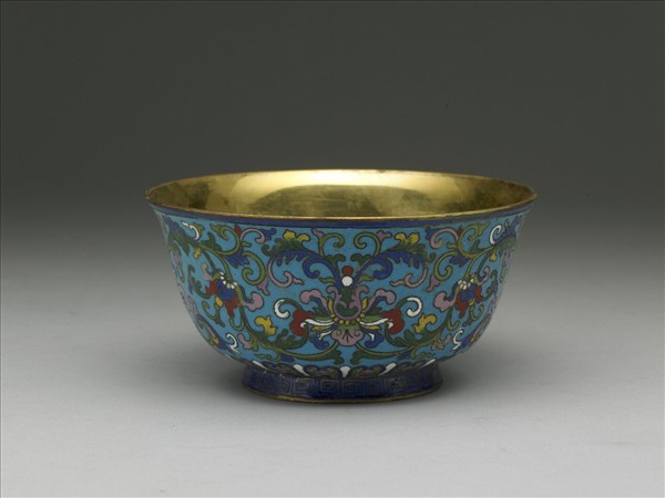 掐絲琺瑯番蓮紋碗