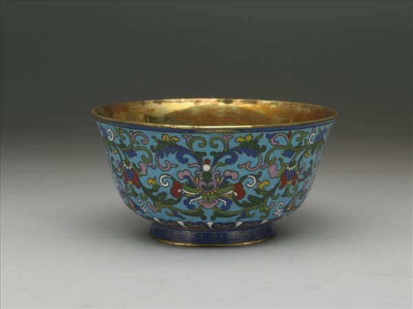 掐絲琺瑯番蓮紋碗