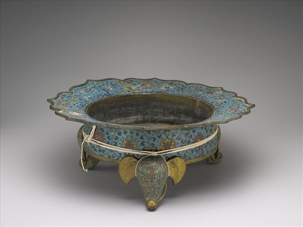 掐絲琺瑯炭盆