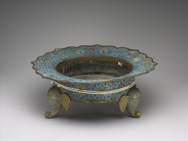 掐絲琺瑯炭盆