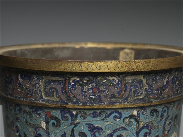 掐絲琺瑯三足爐