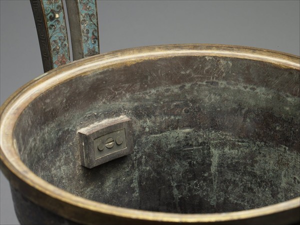 掐絲琺瑯三足爐