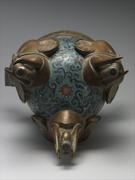 掐絲琺瑯三足爐