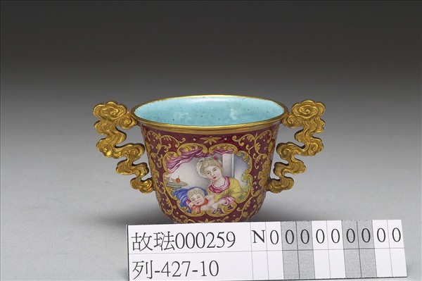 金胎內填兼畫琺瑯西洋母子圖杯