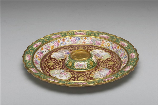 金胎內填兼畫琺瑯西洋母子圖盤