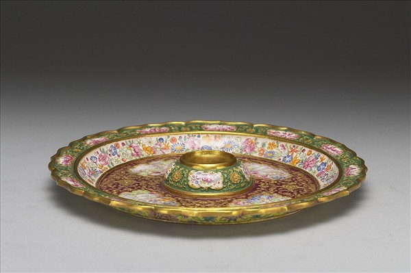 金胎內填兼畫琺瑯西洋母子圖盤