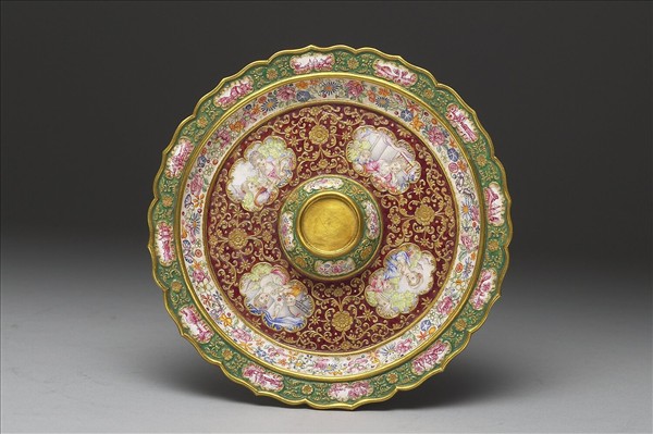 金胎內填兼畫琺瑯西洋母子圖盤