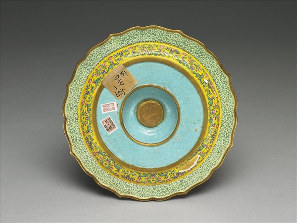 金胎內填兼畫琺瑯盤