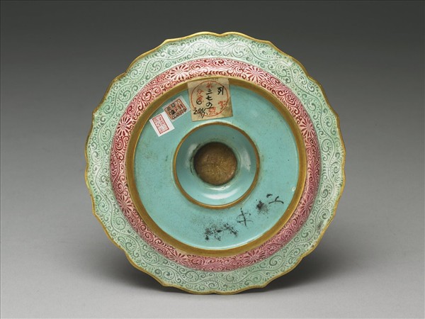 金胎內填兼畫琺瑯盤