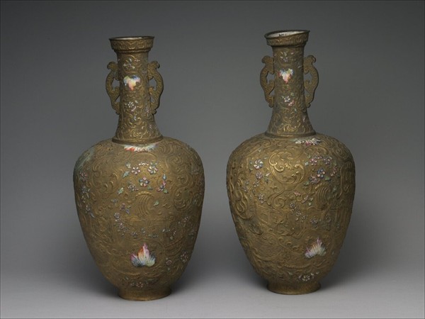 銅胎內填琺瑯鍍金花瓶