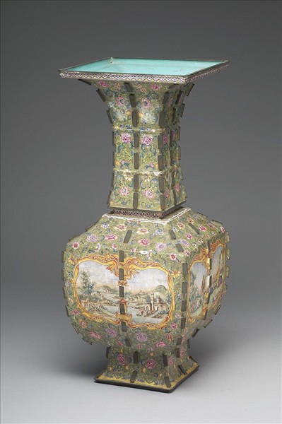 銅胎畫琺瑯帶戟方花瓶