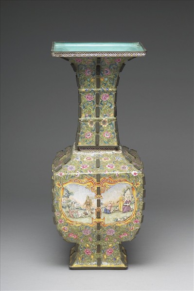 銅胎畫琺瑯帶戟方花瓶