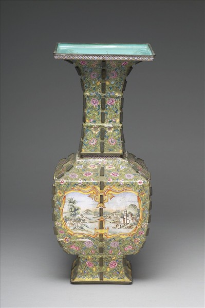 銅胎畫琺瑯帶戟方花瓶