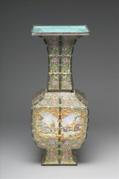 銅胎畫琺瑯帶戟方花瓶