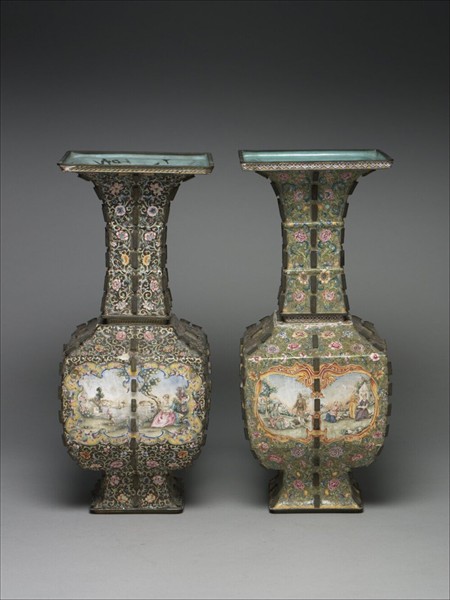 銅胎畫琺瑯帶戟方花瓶