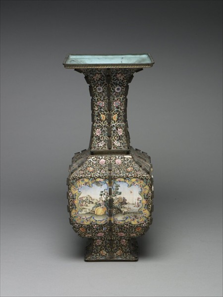 銅胎畫琺瑯帶戟方瓶